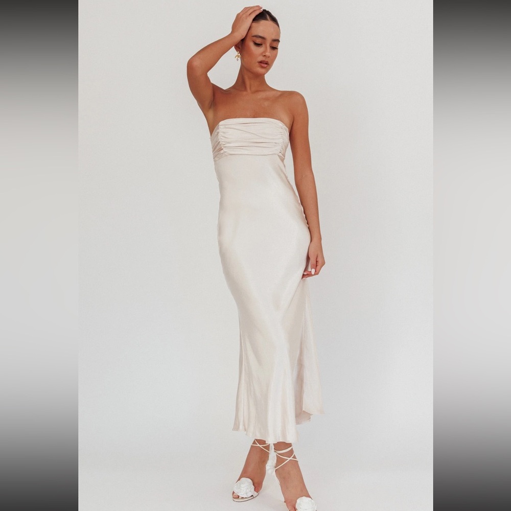 MoonSong Strapless Laced Back Dress Champagne